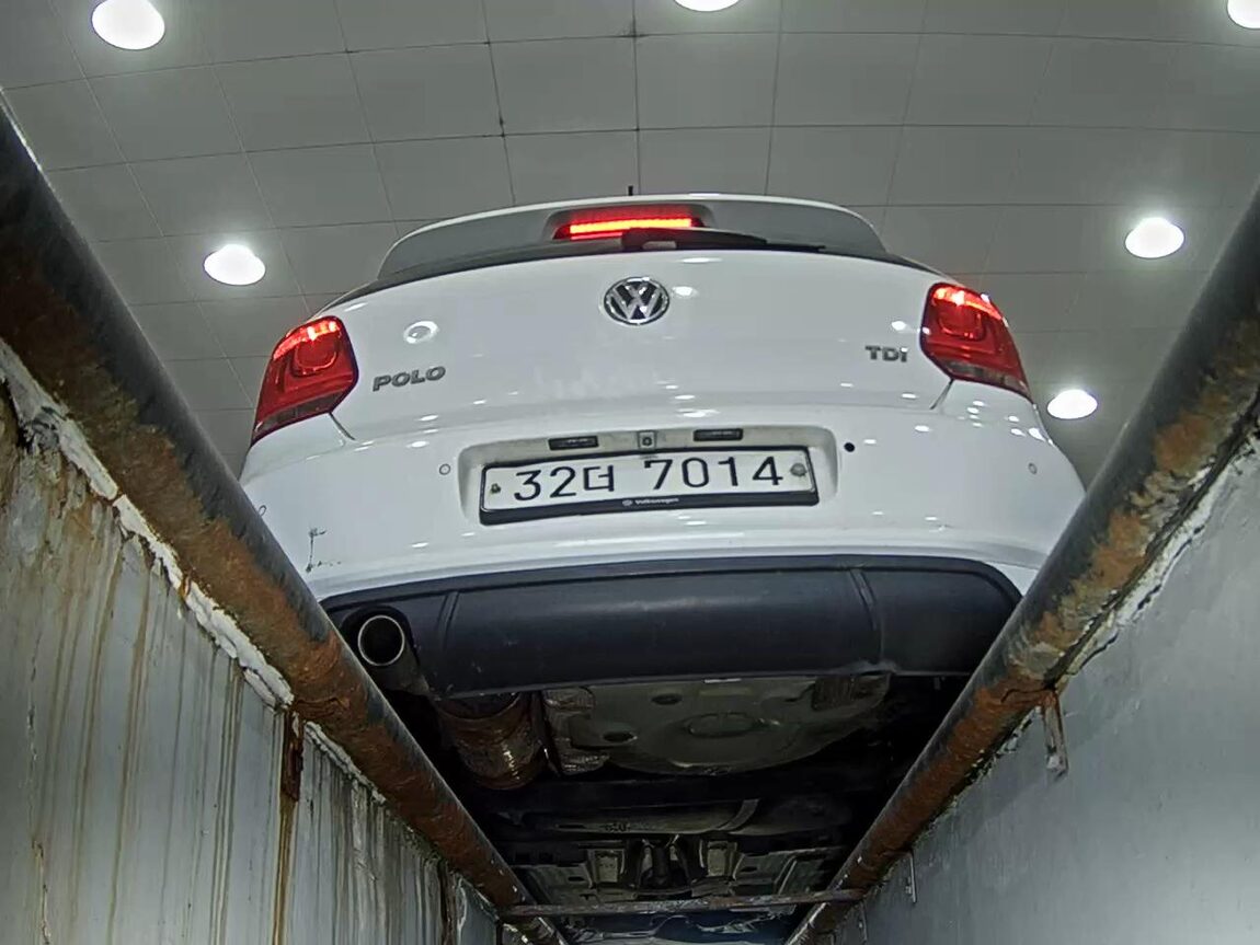 VOLKSWAGEN THE NEW POLO (5TH GEN) 1.6 TDI R LINE 2013 - zdjęcie 8
