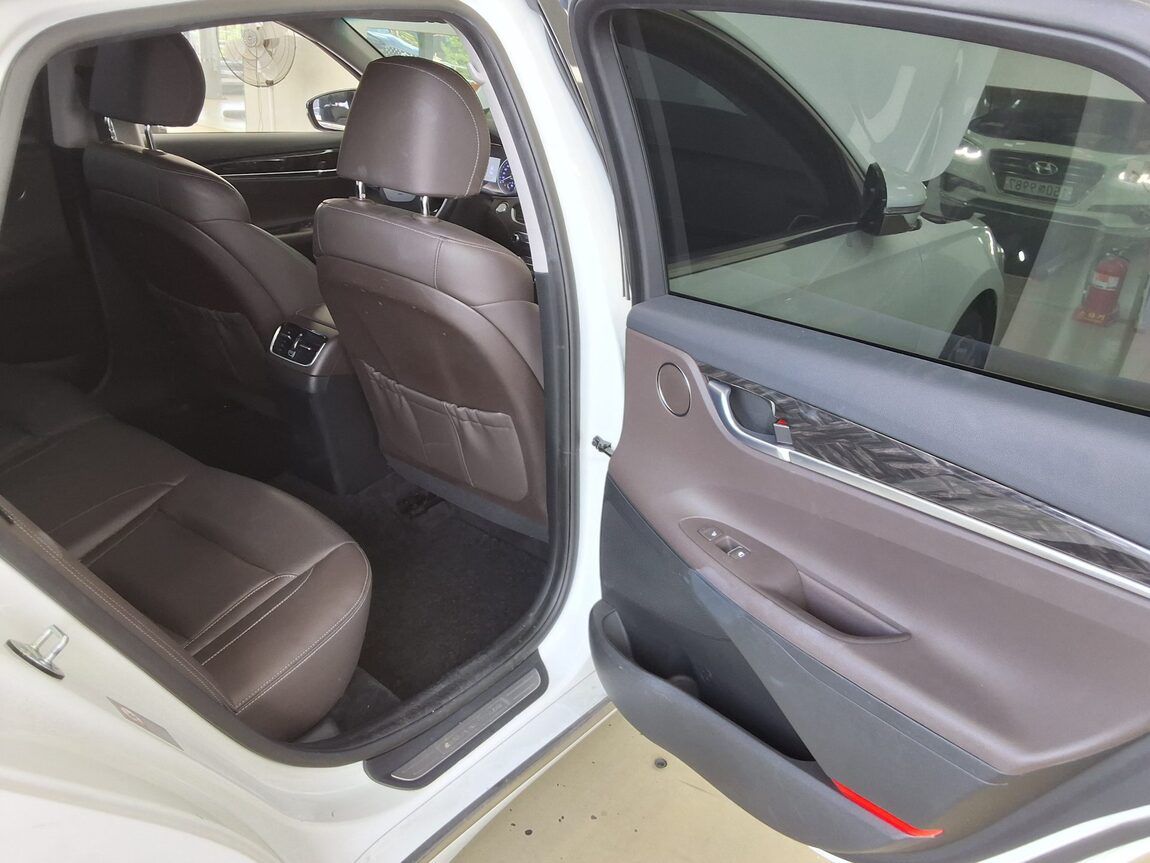 HYUNDAI GRANDEUR IG 3.0 LPi RENTAL CAR MODERN 2019 - zdjęcie 13