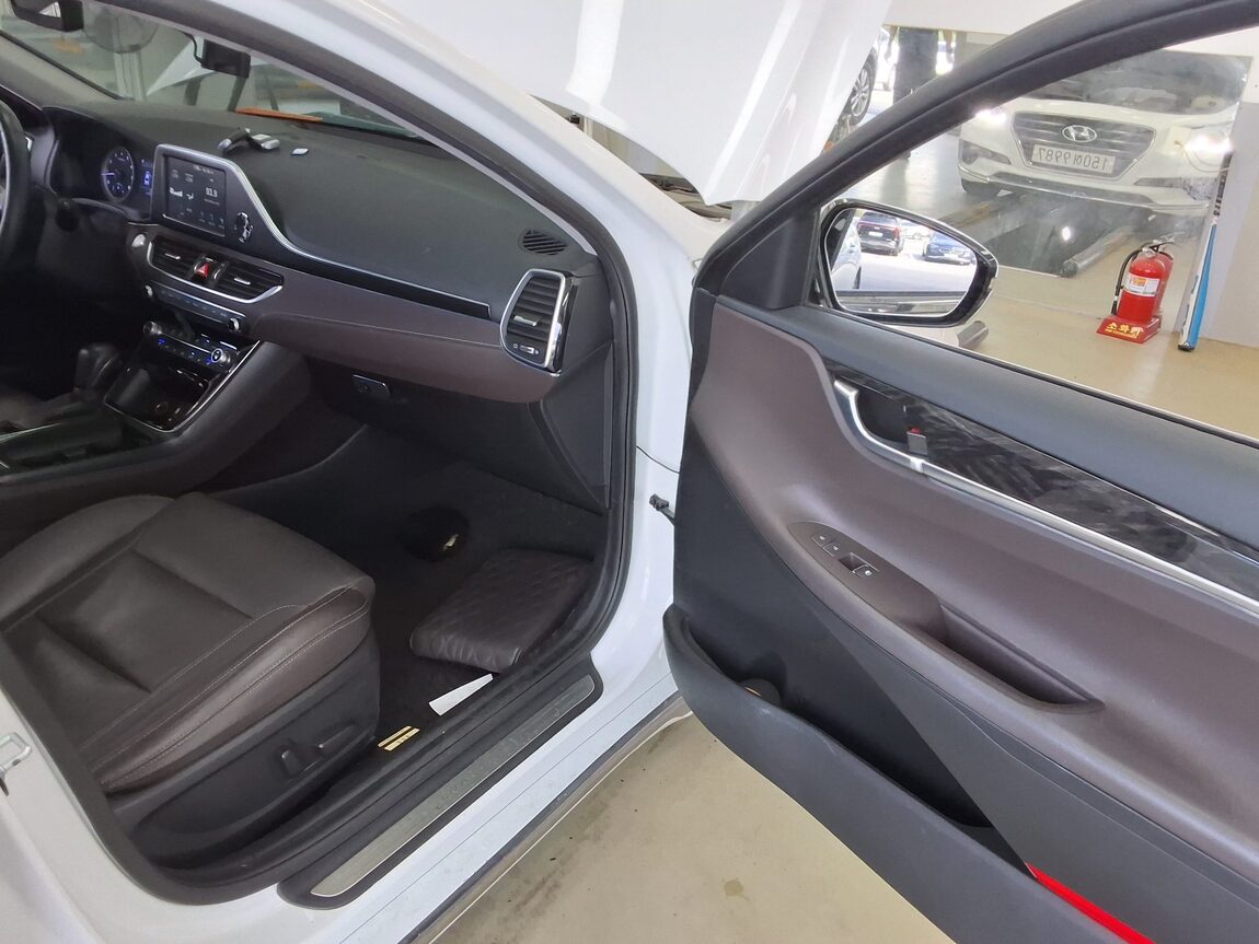 HYUNDAI GRANDEUR IG 3.0 LPi RENTAL CAR MODERN 2019 - zdjęcie 14