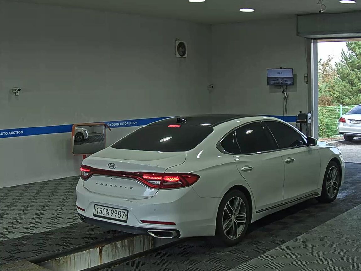 HYUNDAI GRANDEUR IG 3.0 LPi RENTAL CAR MODERN 2019 - zdjęcie 5