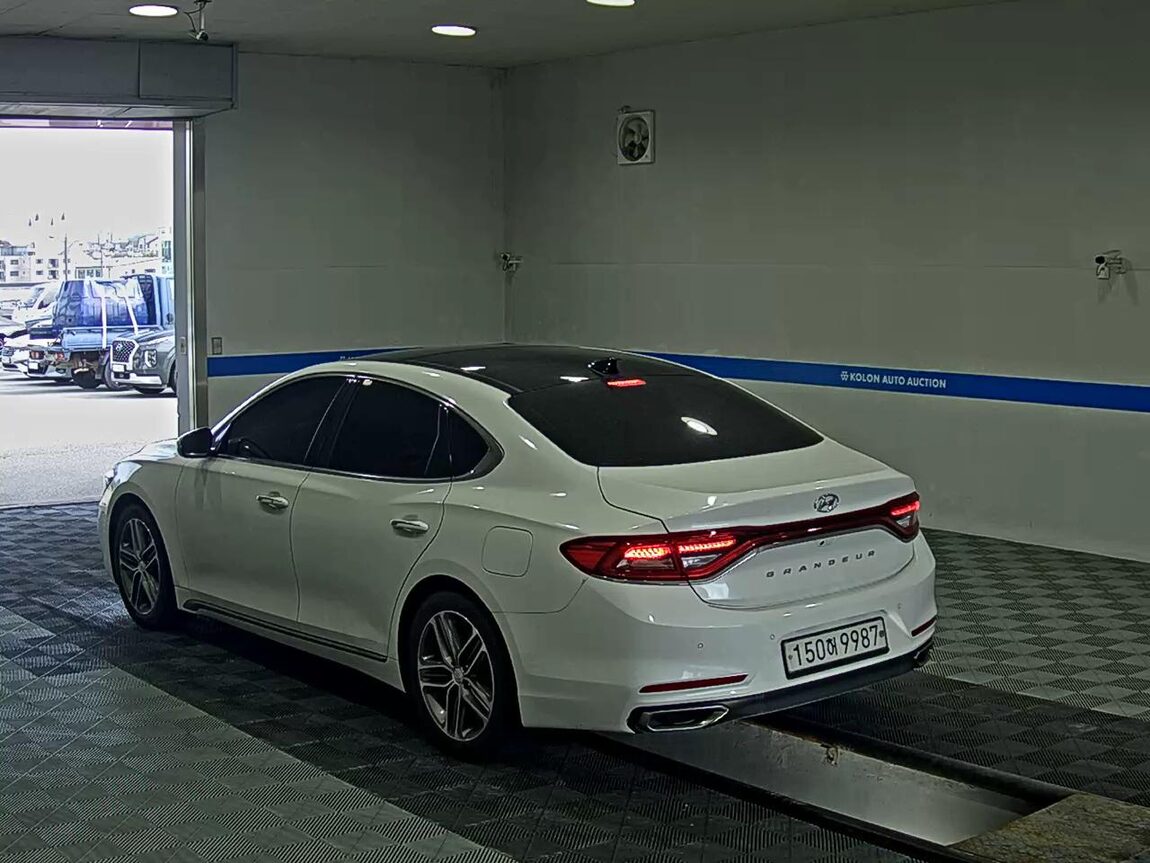 HYUNDAI GRANDEUR IG 3.0 LPi RENTAL CAR MODERN 2019 - zdjęcie 6