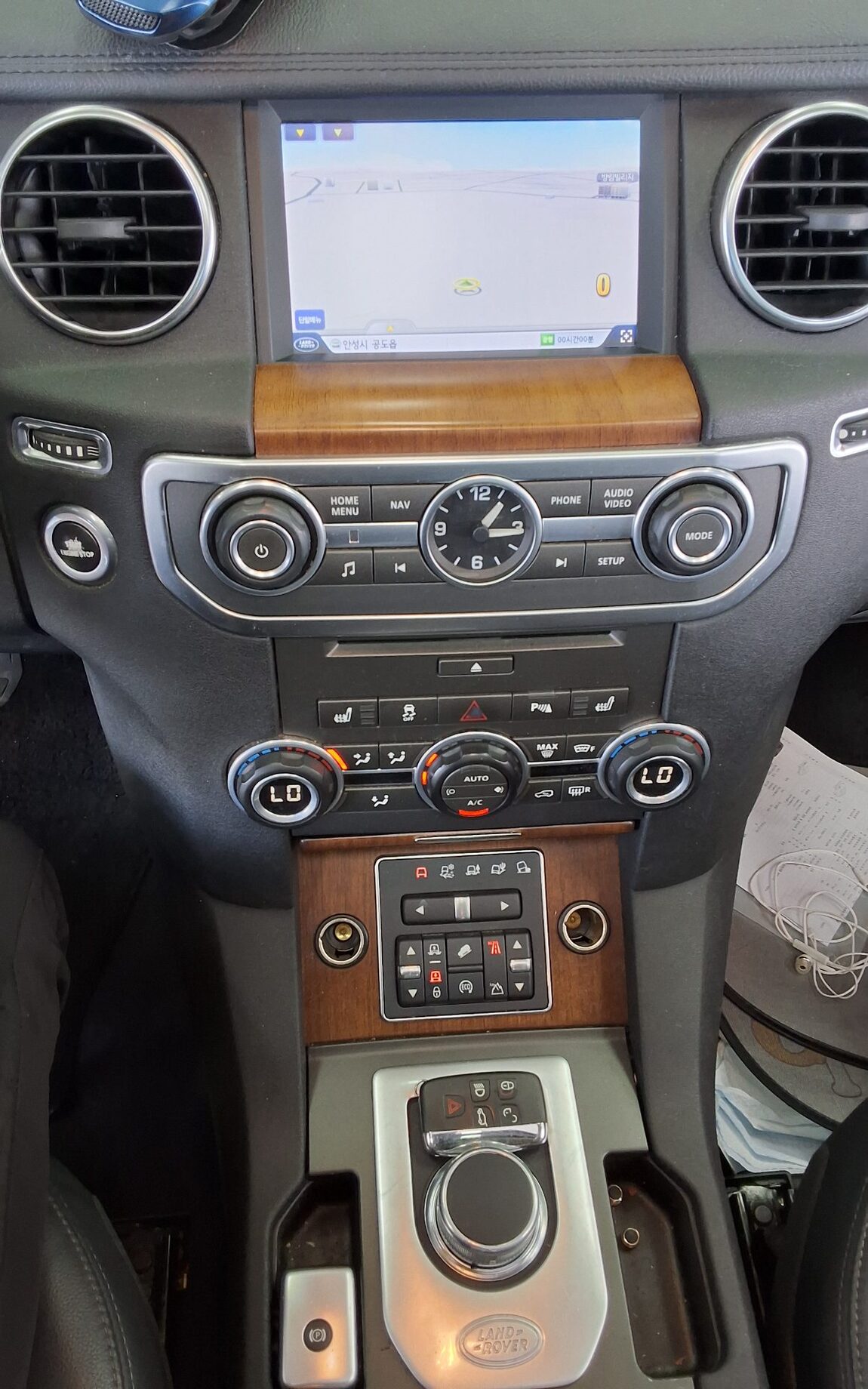 LAND ROVER DISCOVERY 4 3.0 SDV6 SE 2016 - zdjęcie 18