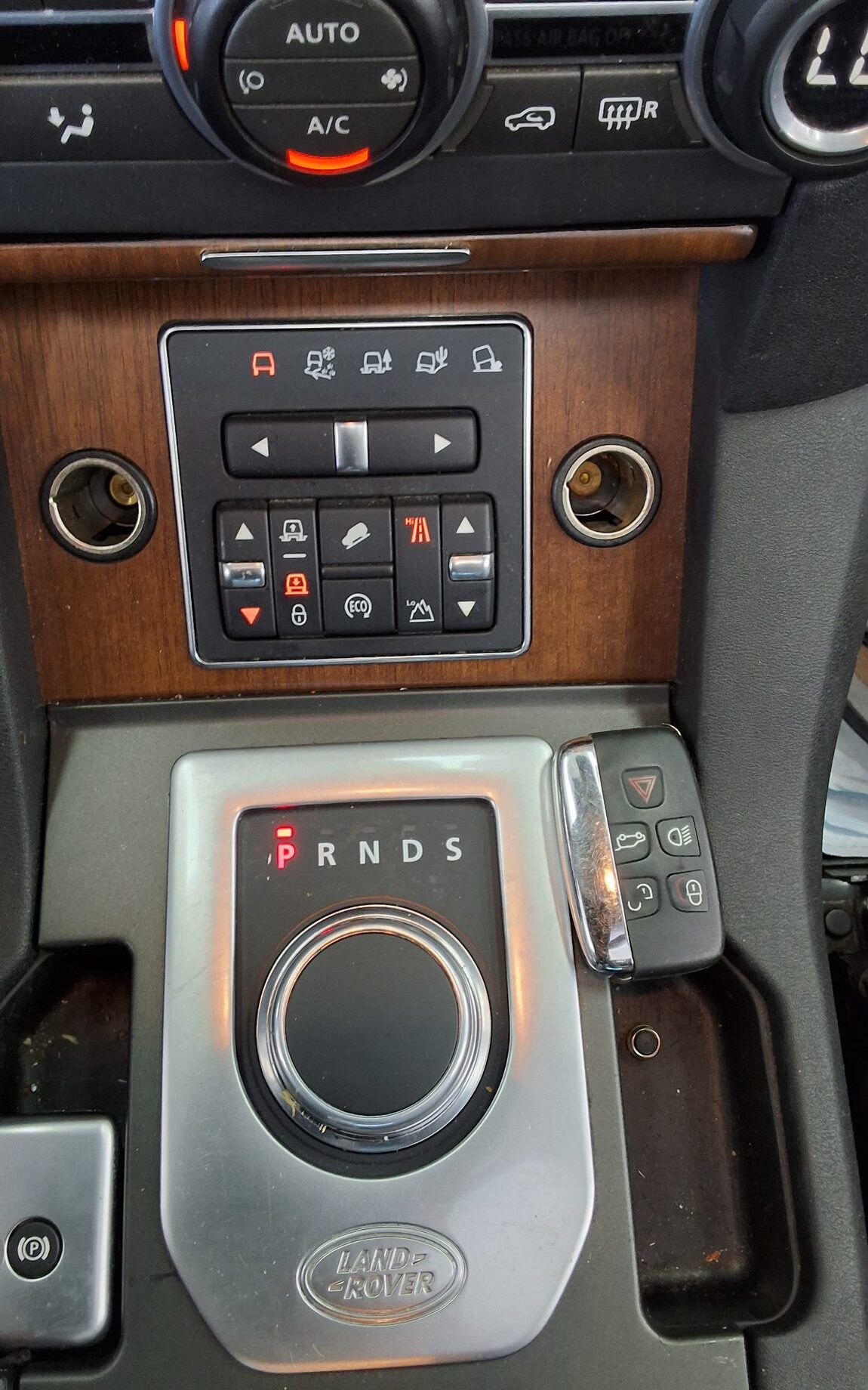 LAND ROVER DISCOVERY 4 3.0 SDV6 SE 2016 - zdjęcie 20