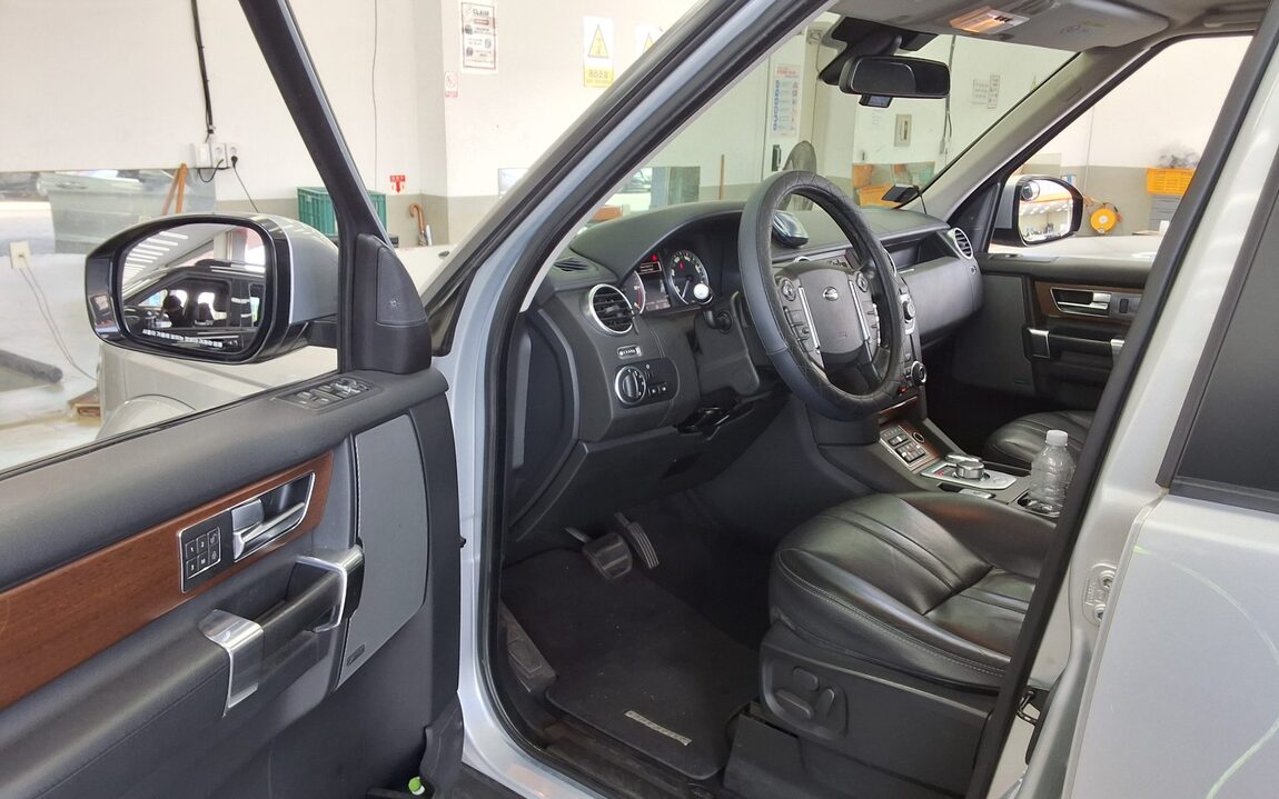 LAND ROVER DISCOVERY 4 3.0 SDV6 SE 2016 - zdjęcie 10