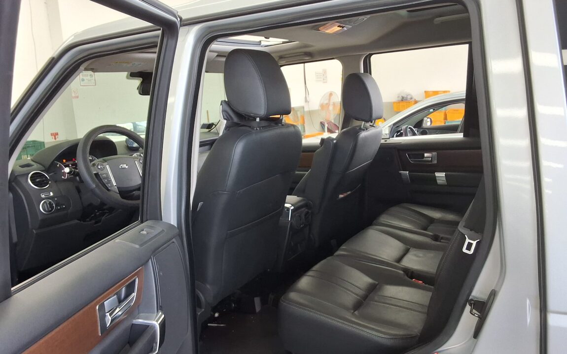 LAND ROVER DISCOVERY 4 3.0 SDV6 SE 2016 - zdjęcie 12