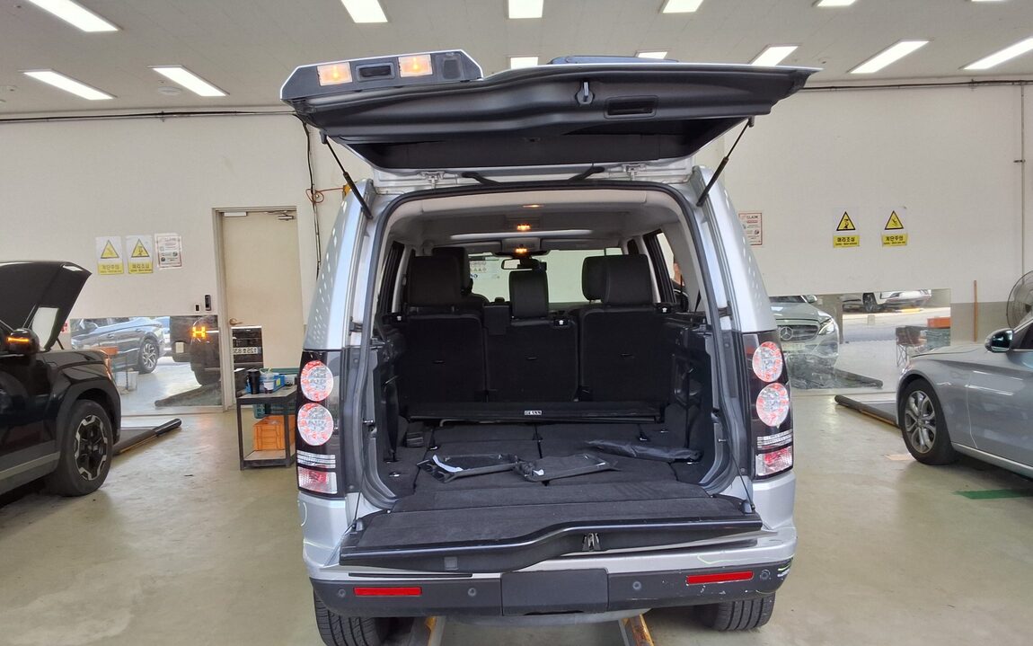 LAND ROVER DISCOVERY 4 3.0 SDV6 SE 2016 - zdjęcie 15