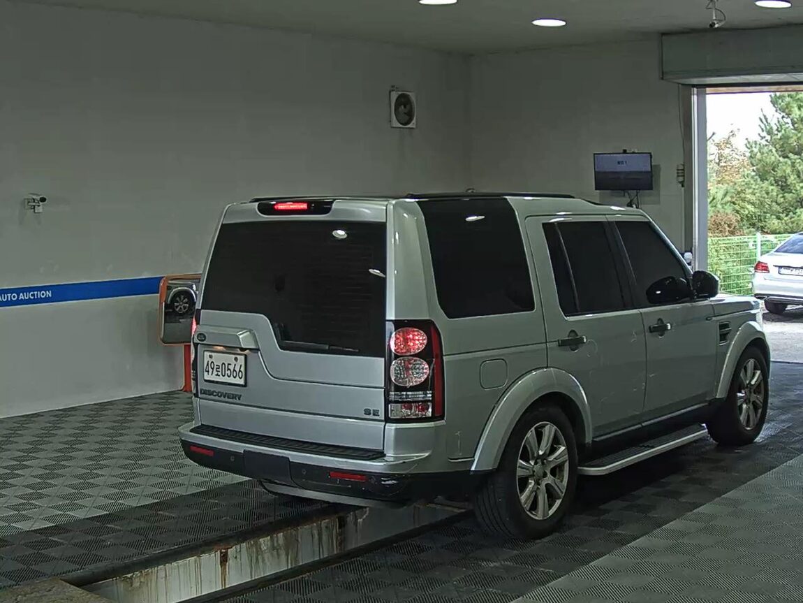 LAND ROVER DISCOVERY 4 3.0 SDV6 SE 2016 - zdjęcie 5