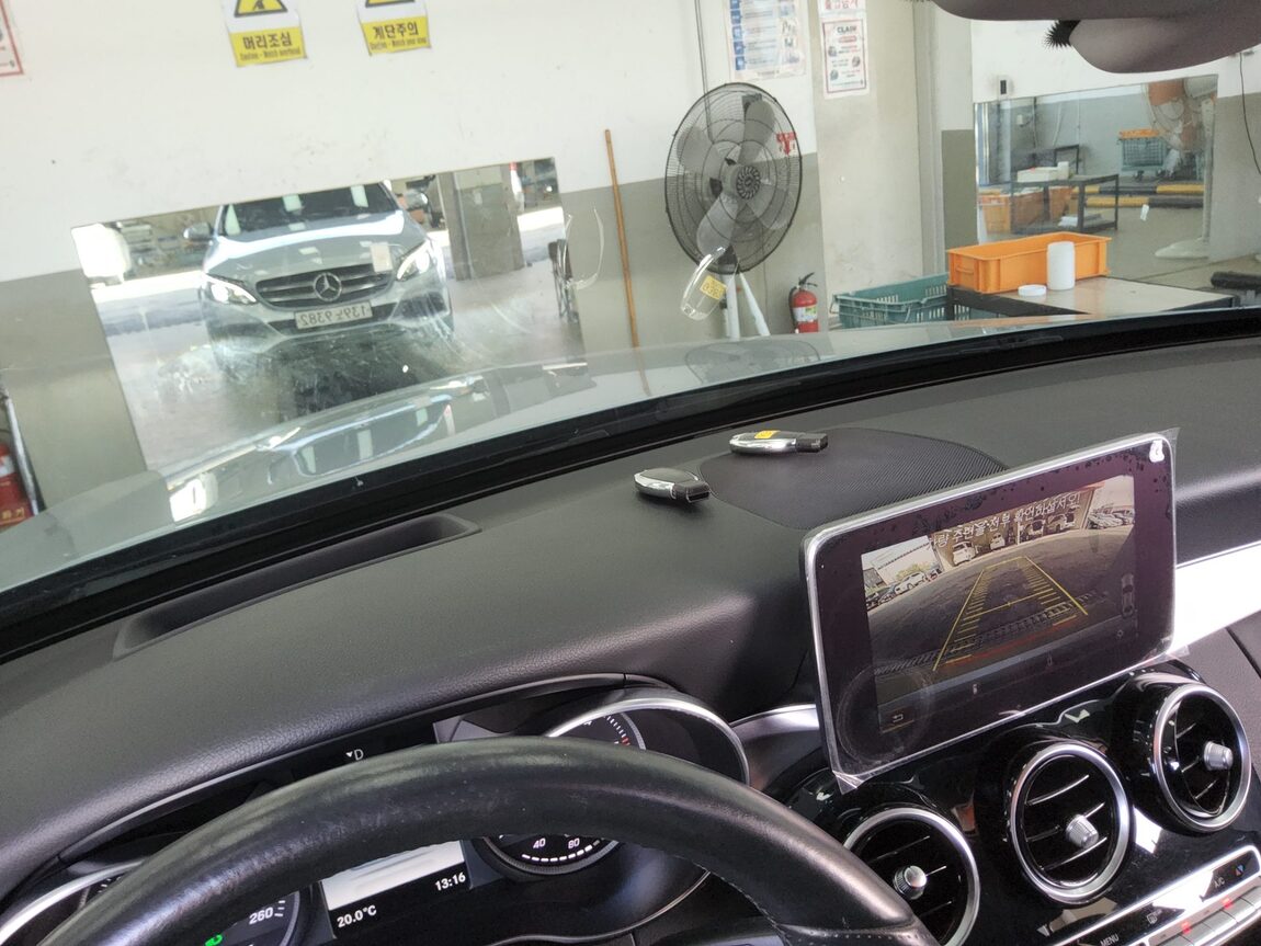 MERCEDES-BENZ C-CLASS (4TH GEN) C220 d AVANTGARDE 2017 - zdjęcie 17
