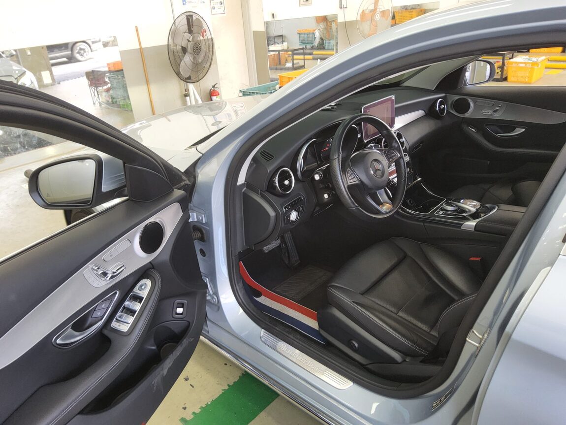 MERCEDES-BENZ C-CLASS (4TH GEN) C220 d AVANTGARDE 2017 - zdjęcie 10