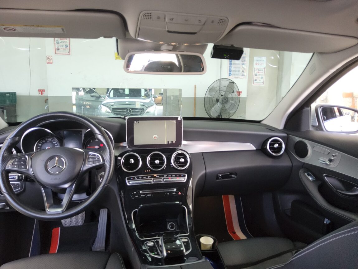 MERCEDES-BENZ C-CLASS (4TH GEN) C220 d AVANTGARDE 2017 - zdjęcie 11