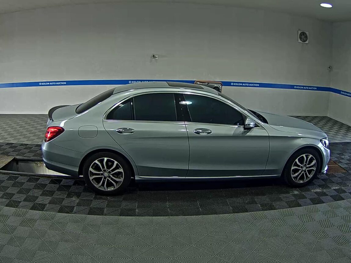 MERCEDES-BENZ C-CLASS (4TH GEN) C220 d AVANTGARDE 2017 - zdjęcie 4