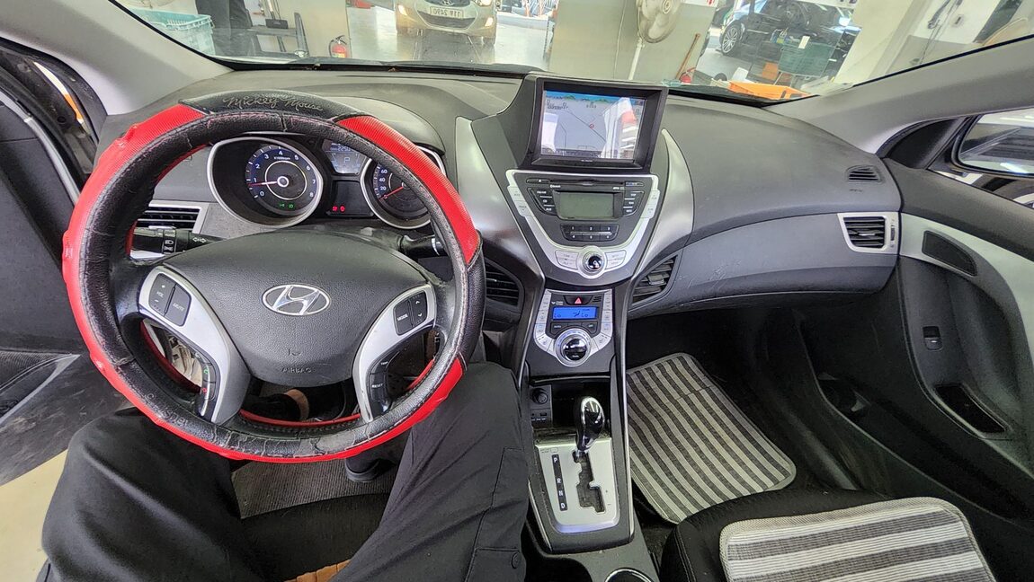 HYUNDAI AVANTE MD M16 GDi LUXURY 2012 - zdjęcie 11