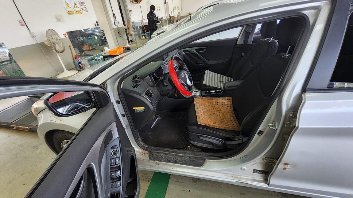 HYUNDAI AVANTE MD M16 GDi LUXURY 2012 - zdjęcie 10