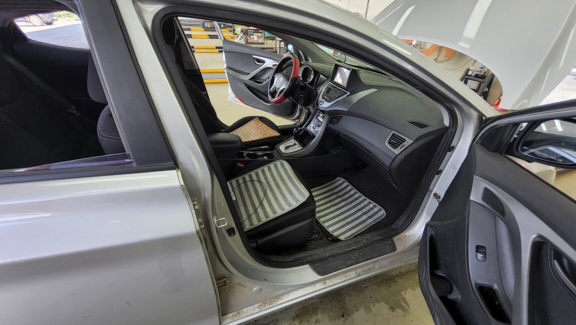 HYUNDAI AVANTE MD M16 GDi LUXURY 2012 - zdjęcie 14