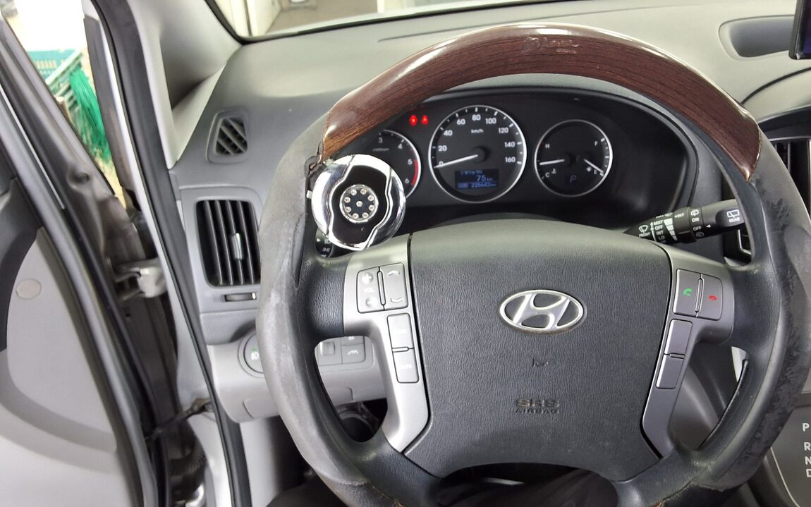 HYUNDAI GRAND STAREX 12-SEATER DIESEL MODERN 2017 - zdjęcie 17