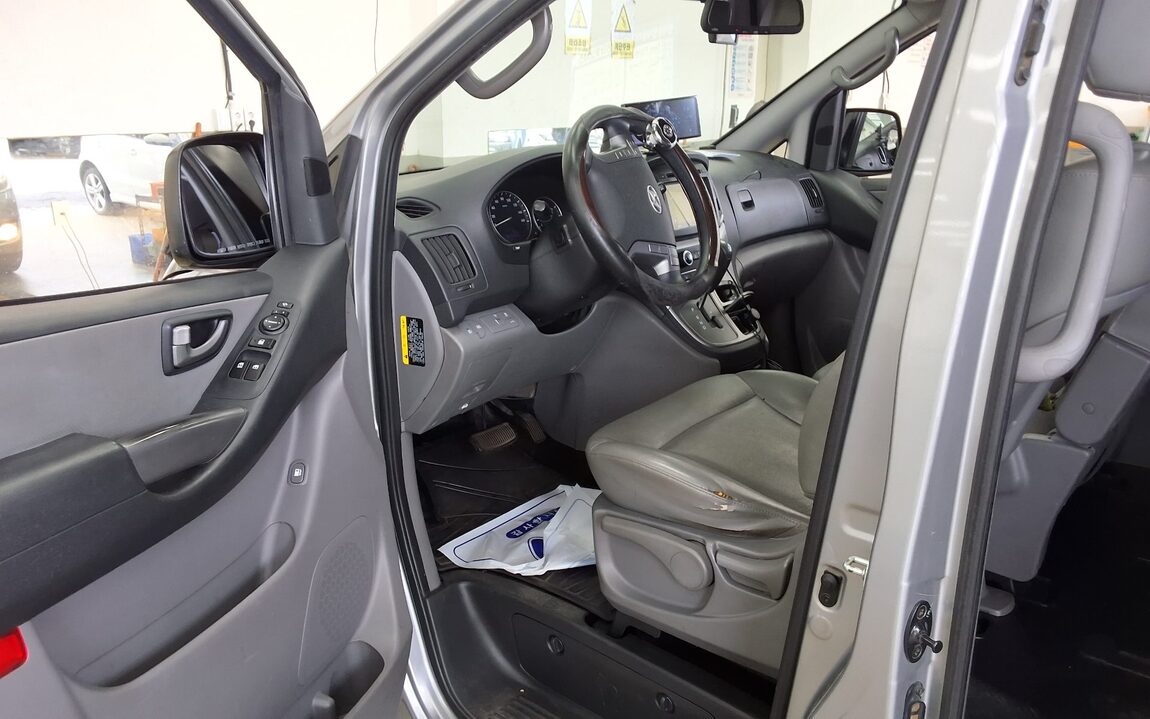 HYUNDAI GRAND STAREX 12-SEATER DIESEL MODERN 2017 - zdjęcie 10