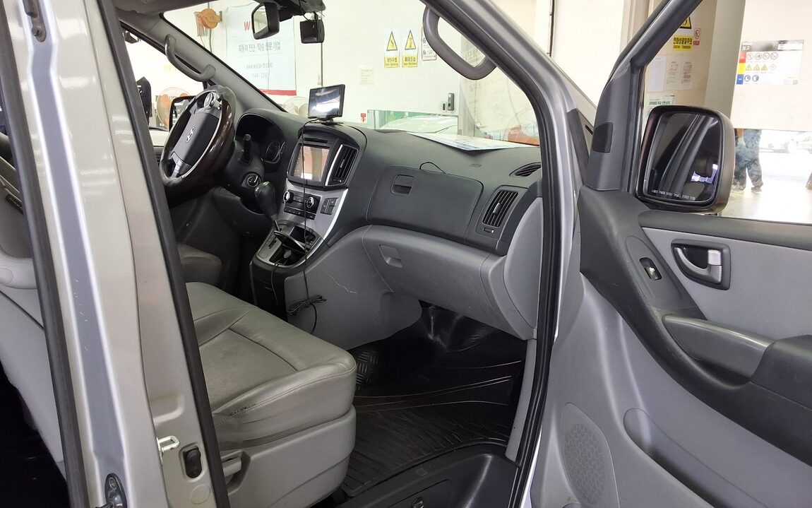 HYUNDAI GRAND STAREX 12-SEATER DIESEL MODERN 2017 - zdjęcie 14