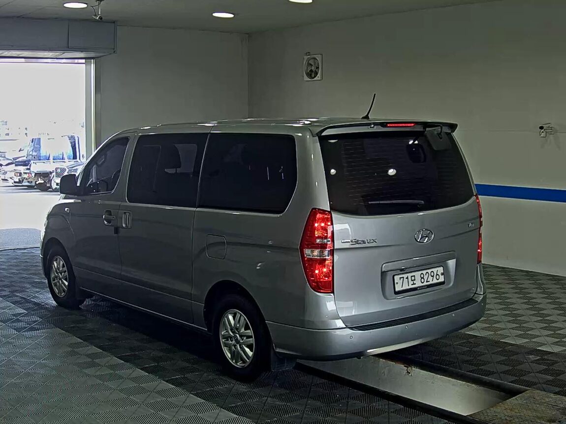 HYUNDAI GRAND STAREX 12-SEATER DIESEL MODERN 2017 - zdjęcie 6