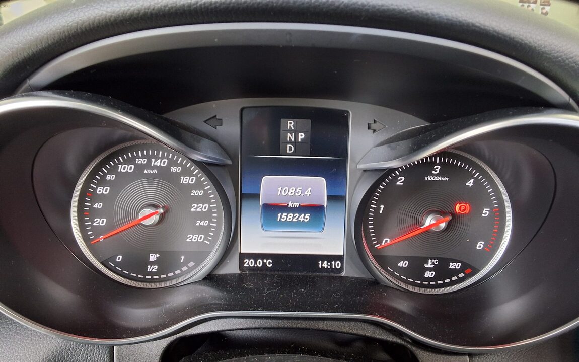 MERCEDES-BENZ C-CLASS (4TH GEN) C220 d AVANTGARDE 2018 - zdjęcie 9