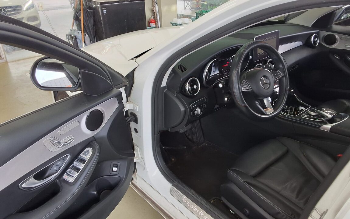 MERCEDES-BENZ C-CLASS (4TH GEN) C220 d AVANTGARDE 2018 - zdjęcie 10