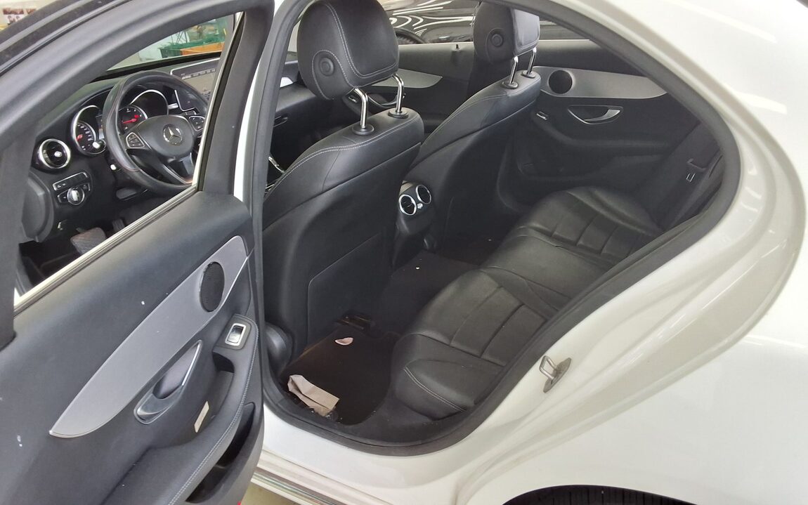 MERCEDES-BENZ C-CLASS (4TH GEN) C220 d AVANTGARDE 2018 - zdjęcie 12