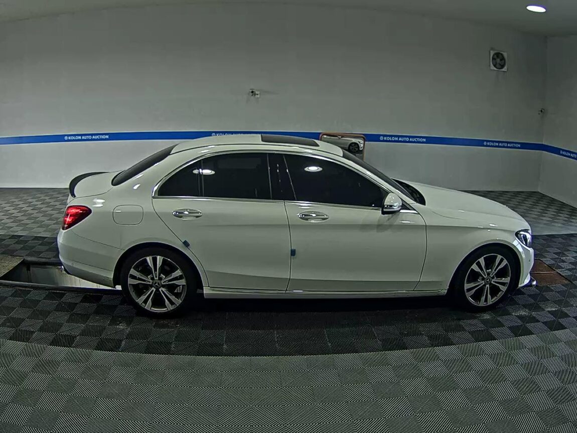MERCEDES-BENZ C-CLASS (4TH GEN) C220 d AVANTGARDE 2018 - zdjęcie 4