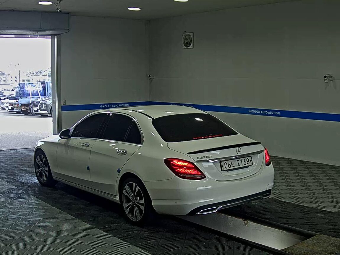 MERCEDES-BENZ C-CLASS (4TH GEN) C220 d AVANTGARDE 2018 - zdjęcie 6