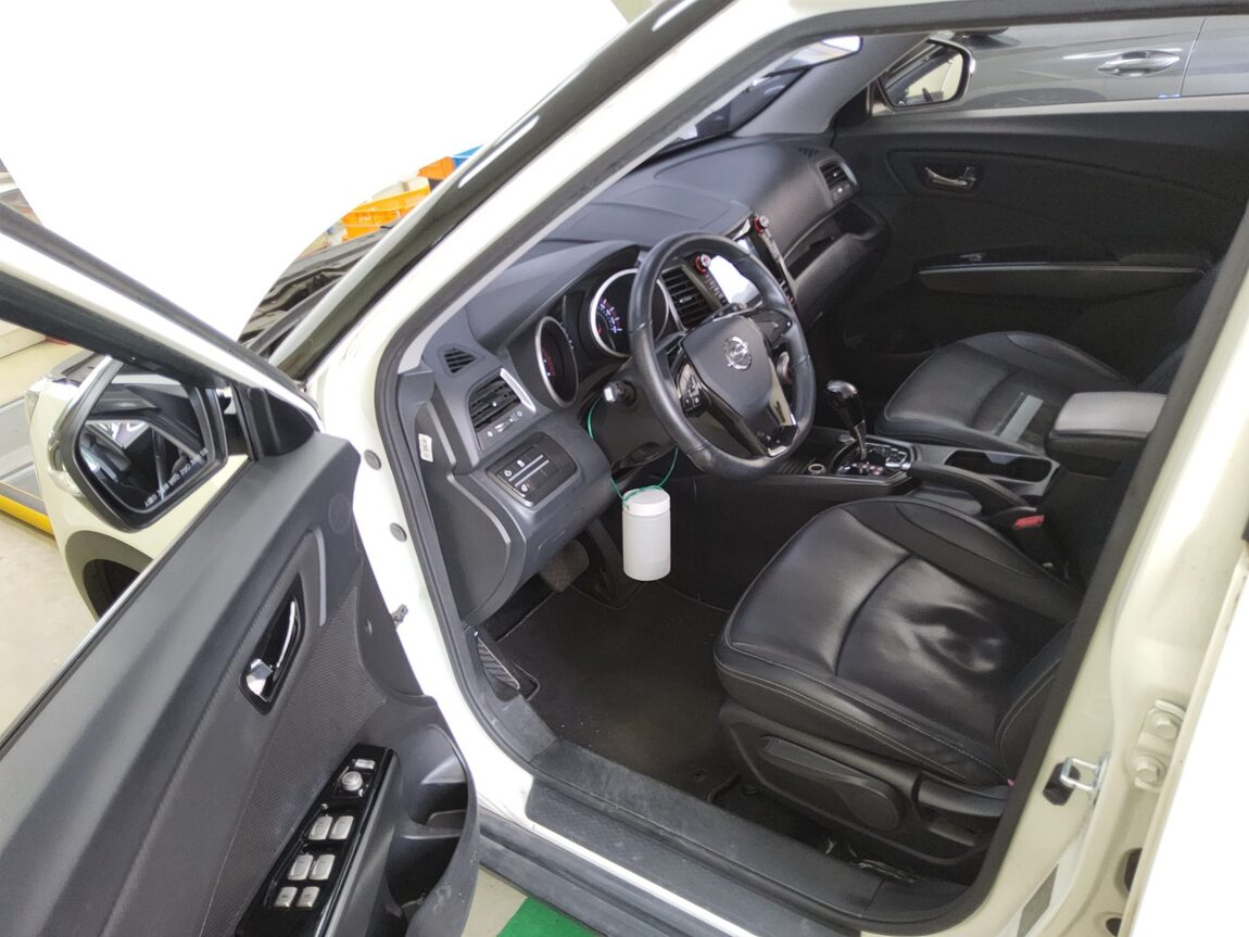 KG MOBILITY (SSANGYONG) TIVOLI GASOLINE 2WD VX 2017 - zdjęcie 10
