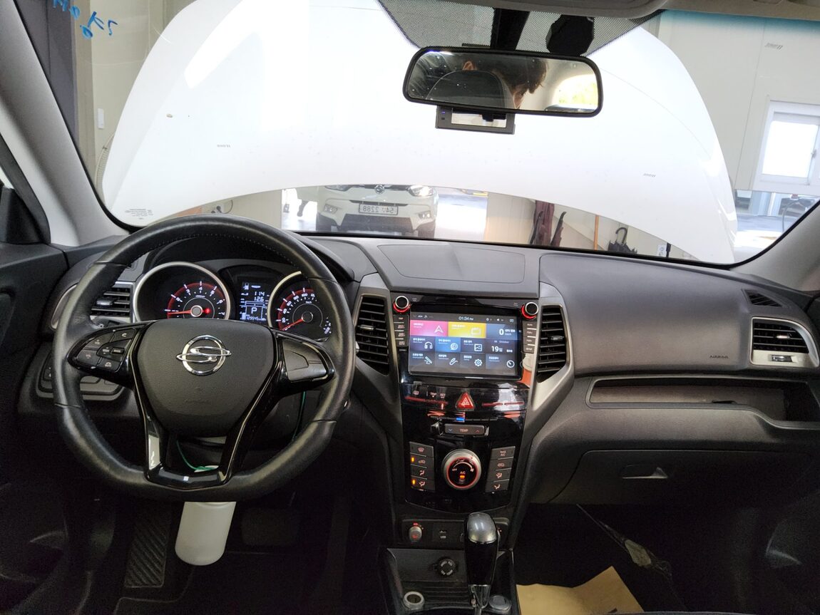KG MOBILITY (SSANGYONG) TIVOLI GASOLINE 2WD VX 2017 - zdjęcie 11