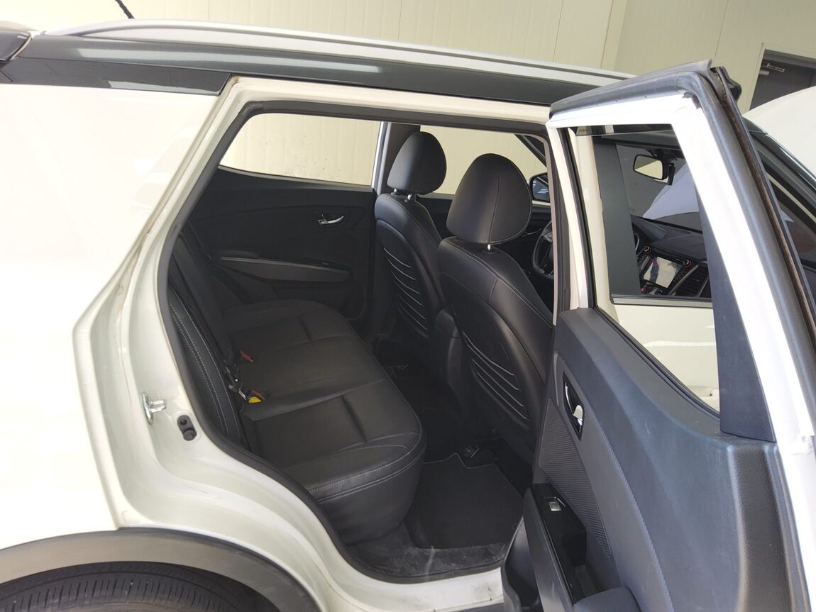 KG MOBILITY (SSANGYONG) TIVOLI GASOLINE 2WD VX 2017 - zdjęcie 13