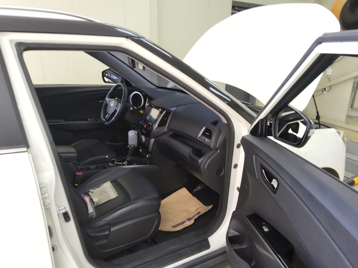 KG MOBILITY (SSANGYONG) TIVOLI GASOLINE 2WD VX 2017 - zdjęcie 14