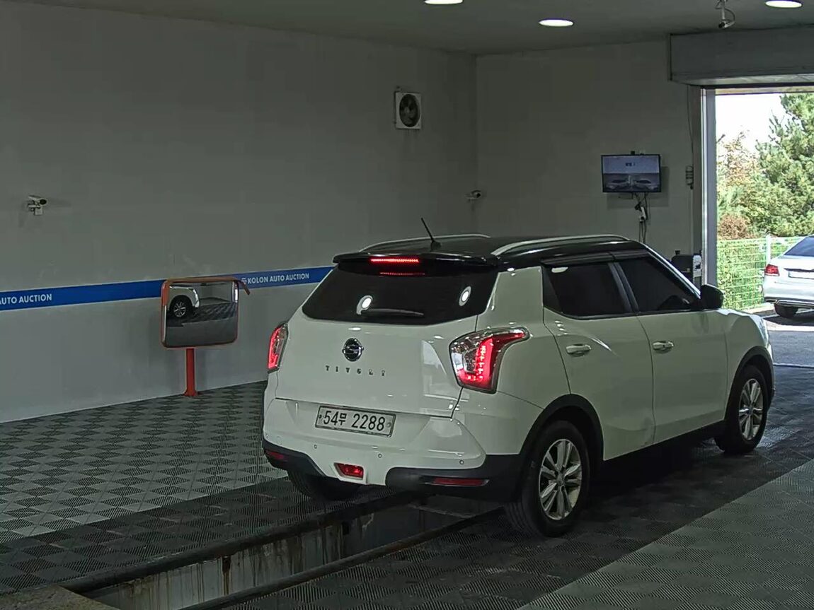 KG MOBILITY (SSANGYONG) TIVOLI GASOLINE 2WD VX 2017 - zdjęcie 5