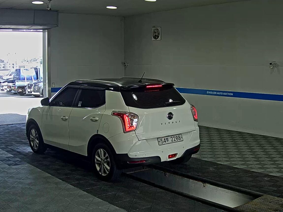 KG MOBILITY (SSANGYONG) TIVOLI GASOLINE 2WD VX 2017 - zdjęcie 6
