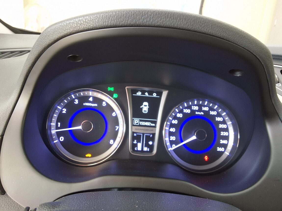 HYUNDAI GRANDEUR HG HG 240 MODERN 2015 - zdjęcie 10