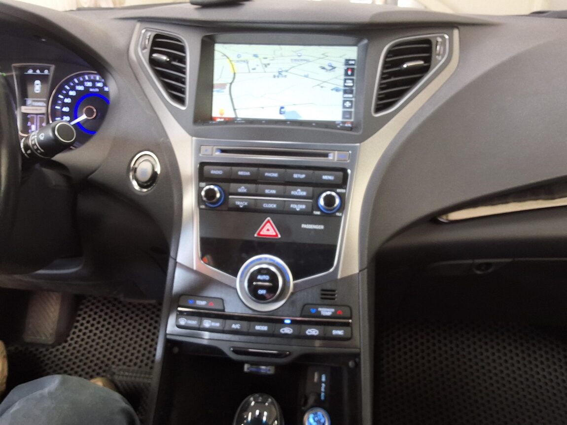 HYUNDAI GRANDEUR HG HG 240 MODERN 2015 - zdjęcie 24