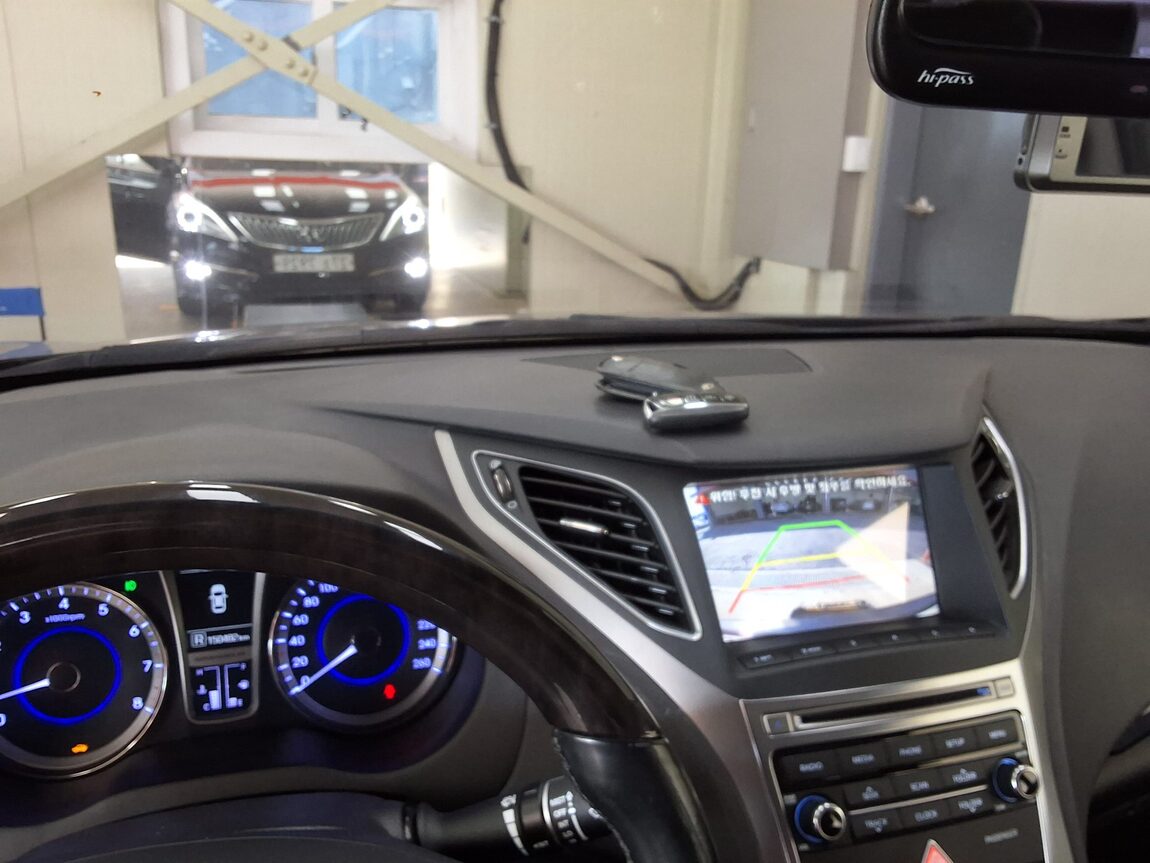 HYUNDAI GRANDEUR HG HG 240 MODERN 2015 - zdjęcie 25