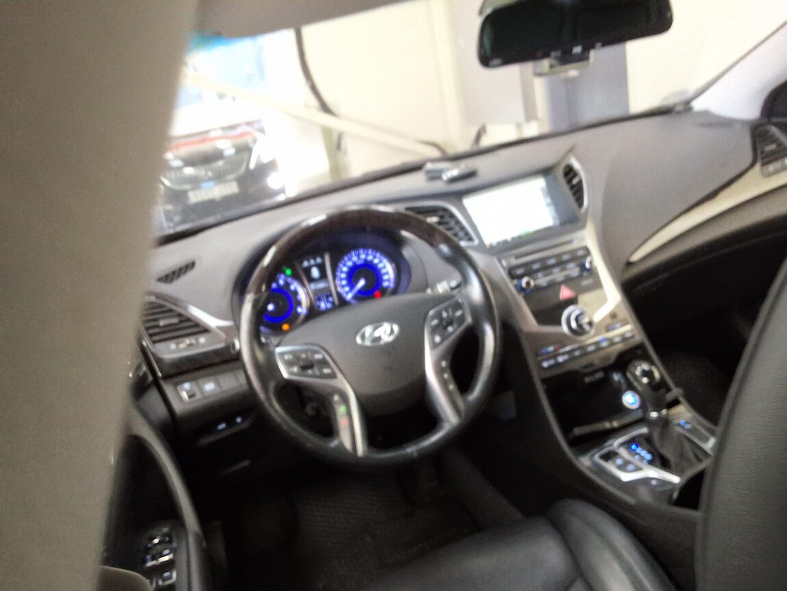 HYUNDAI GRANDEUR HG HG 240 MODERN 2015 - zdjęcie 12