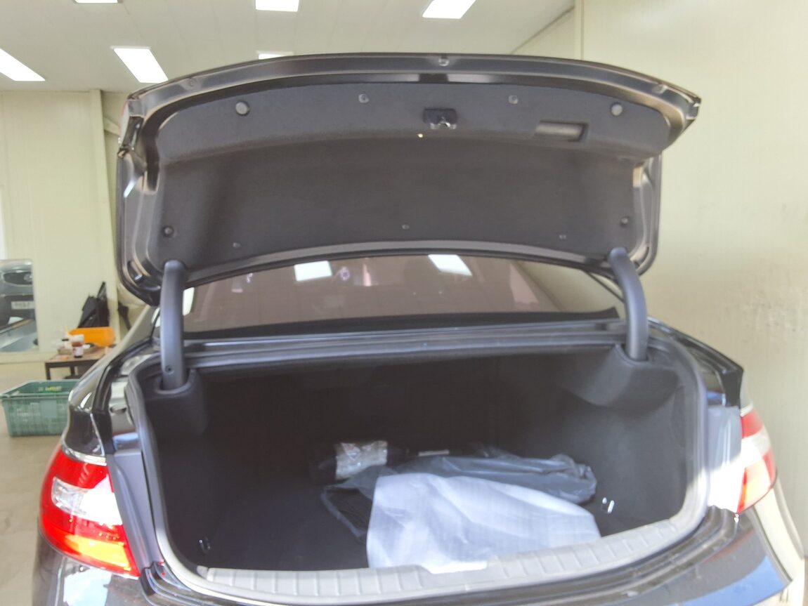 HYUNDAI GRANDEUR HG HG 240 MODERN 2015 - zdjęcie 16
