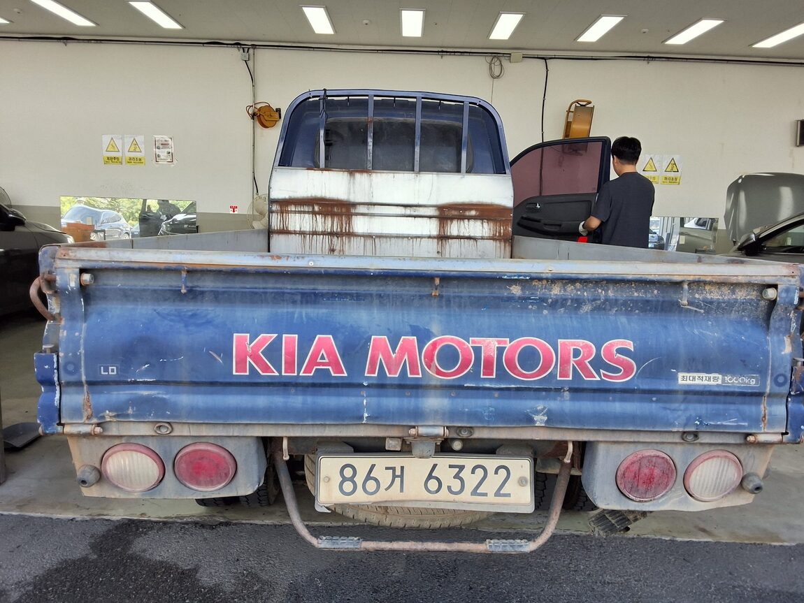 KIA BONGO III CARGO CRDi KING CAB EXTRA LONG WHEELBASE 2018 - zdjęcie 12