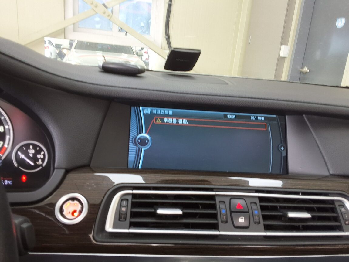 BMW 7 SERIES (5TH GEN) 740Li 2012 - zdjęcie 27