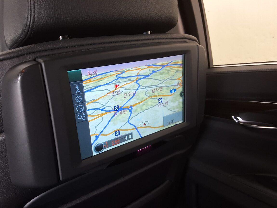 BMW 7 SERIES (5TH GEN) 740Li 2012 - zdjęcie 30