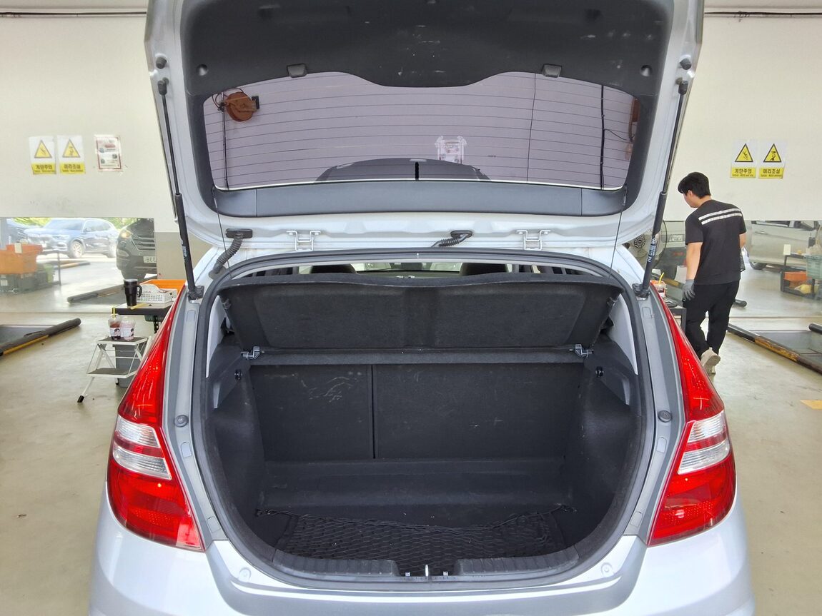 HYUNDAI i30 1.6 VVT PREMIER 2009 - zdjęcie 15