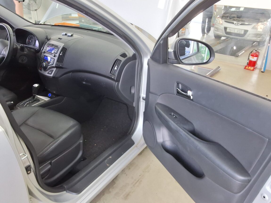 HYUNDAI i30 1.6 VVT PREMIER 2009 - zdjęcie 14