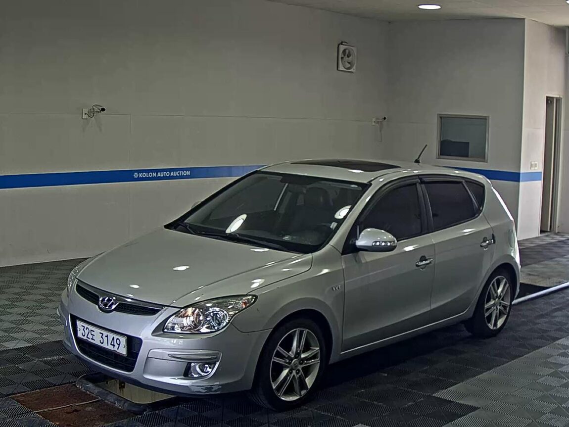 HYUNDAI i30 1.6 VVT PREMIER 2009 - zdjęcie 2