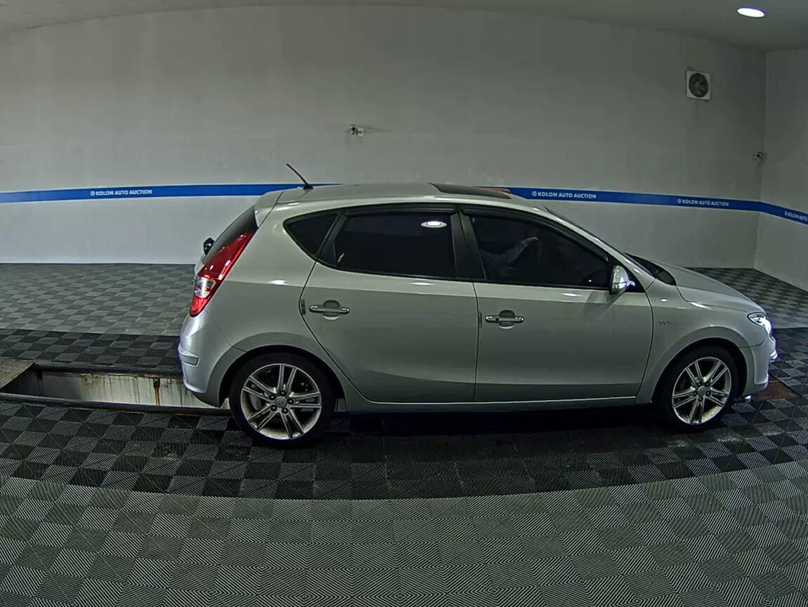 HYUNDAI i30 1.6 VVT PREMIER 2009 - zdjęcie 4