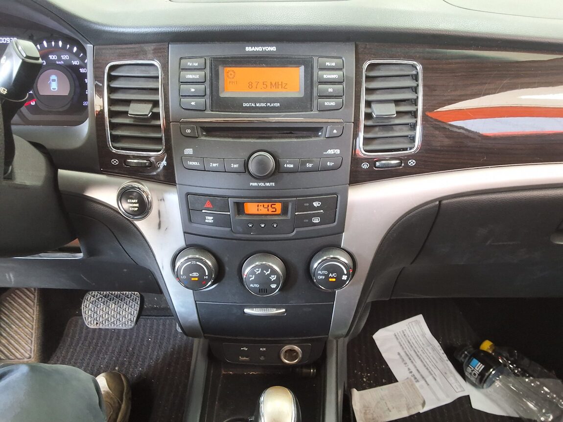 KG MOBILITY (SSANGYONG) KORANDO C CLASSY 4WD 2011 - zdjęcie 24