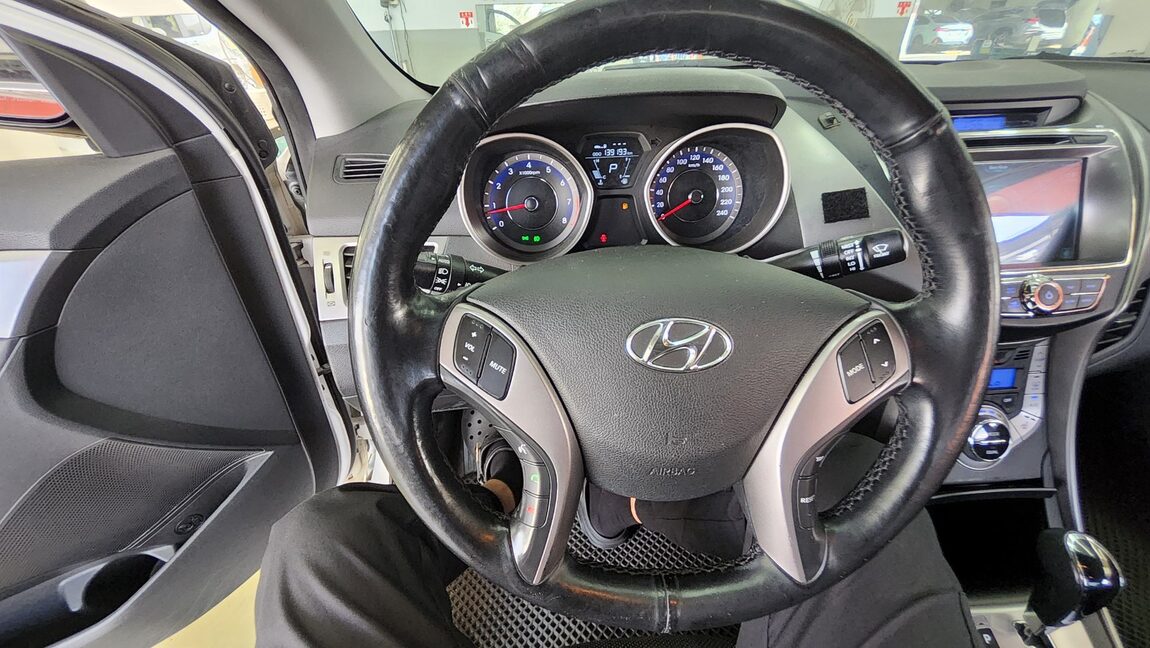 HYUNDAI AVANTE MD M16 GDi SMART 2013 - zdjęcie 17