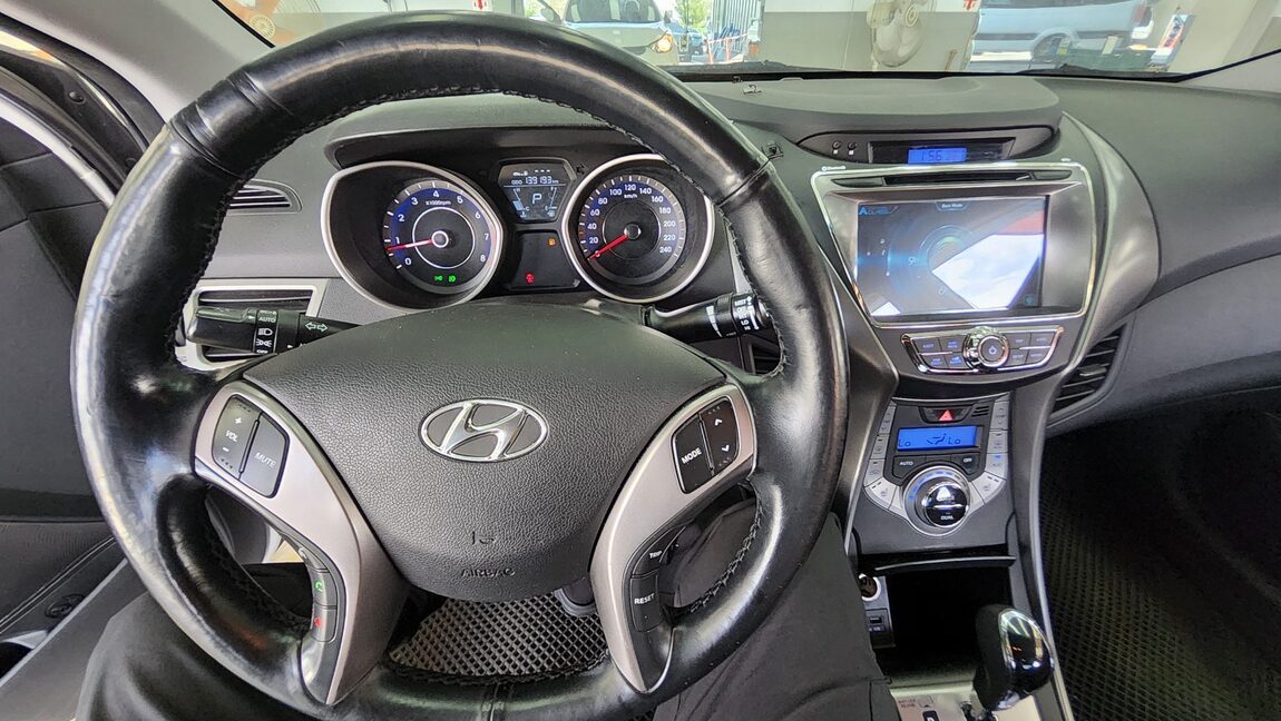 HYUNDAI AVANTE MD M16 GDi SMART 2013 - zdjęcie 18