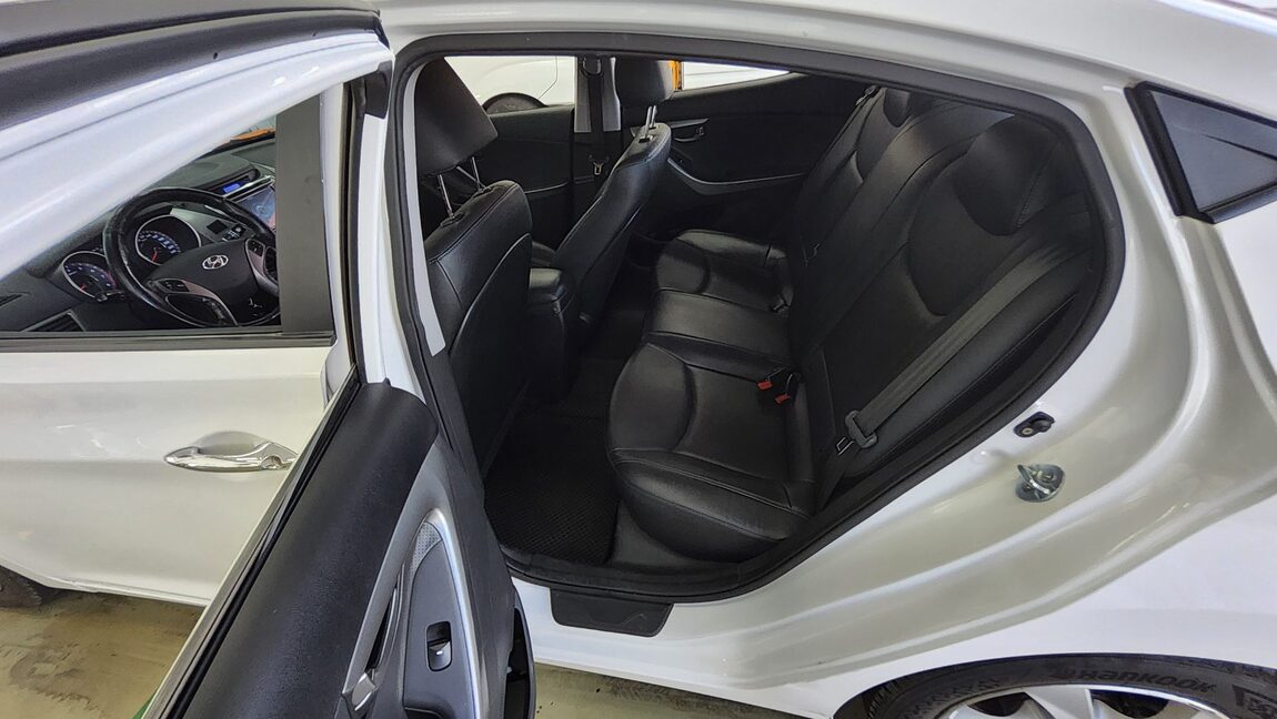 HYUNDAI AVANTE MD M16 GDi SMART 2013 - zdjęcie 12