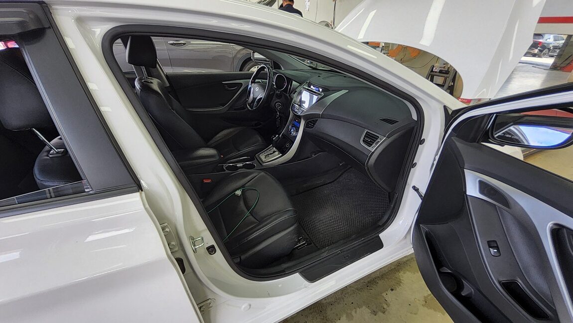 HYUNDAI AVANTE MD M16 GDi SMART 2013 - zdjęcie 14